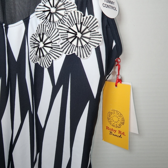 Ruby Rd Beach One Piece Swimsuit Geometric Mesh Tummy Control Vacation - Picture 2 of 7